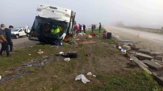 Kozan'da yolcu otob�s� devrildi: 2 �l�, 17 yaral�