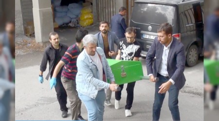 Kuma istemeyen eşini ve kızını vurdu
