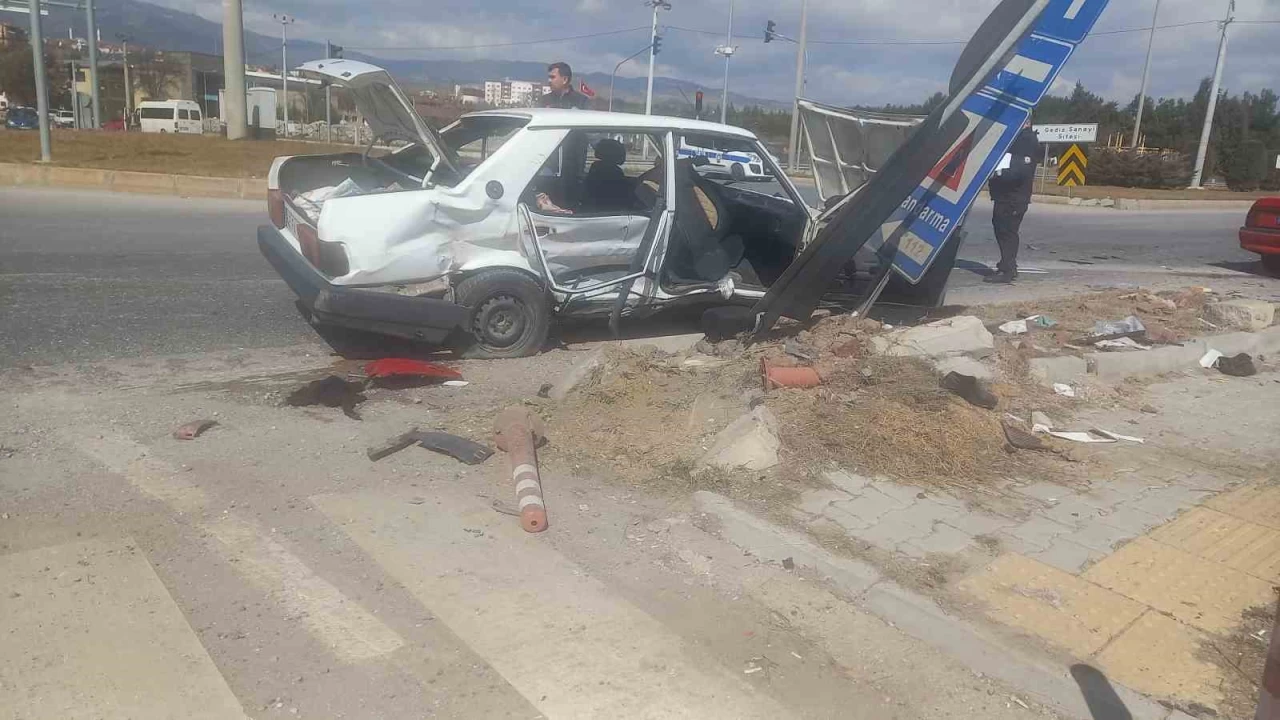 Kütahya Gediz'de trafik kazası: 3 ölü, 2 yaralı