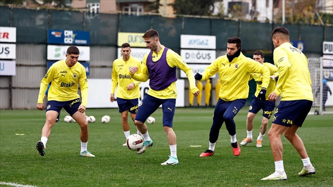 Lider Fenerbahçe zor deplasmanda