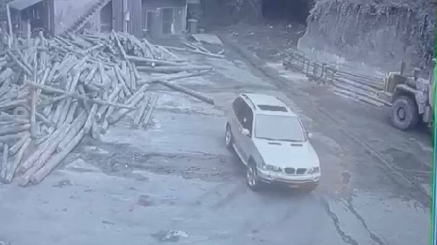 Maden oca��na gelip ara�tan ate� a�t�lar