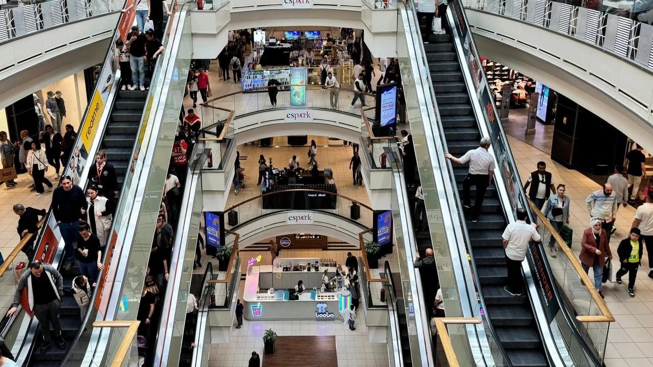 Mağazalardaki alışverişin 15 Haziran'da zirve yapması bekleniyor