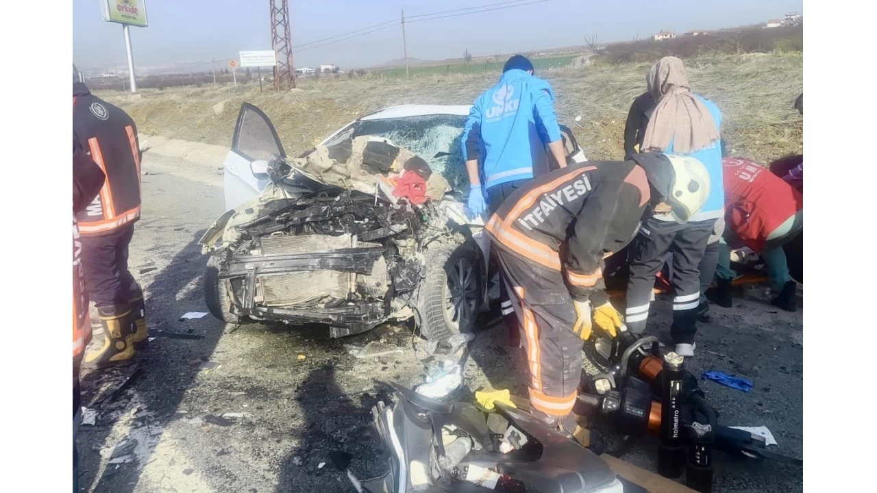 Malatya-Elaz�� karayolunda feci kaza: Ayn� aileden 3 ki�i hayat�n� kaybetti