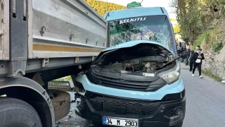 Maltepe'de yolcu minibs park halindeki tra arpt: 8 yaral