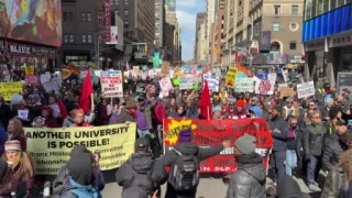 Manhattan'da, Trump'a karşı ünlü isimlerinde katıldığı 'Krallara Hayır' protestosu