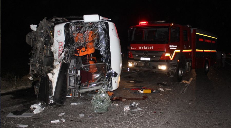 Manisa'da feci kaza: 4 �l�, 5 yaral�