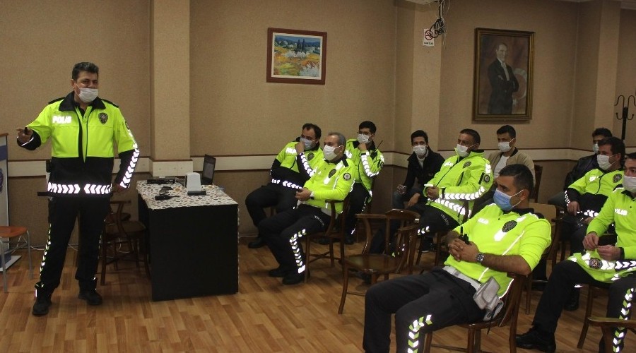 Manisa'da polise iletişim eğitimi