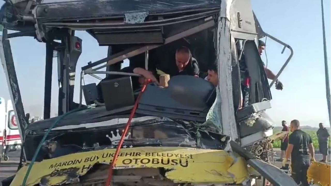 Mardin'de halk otob�s� ile t�r �arp��t�: 1 �l�, 11 yaral�