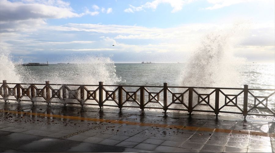 Marmara Denizi'nde ulaşıma lodos engeli