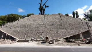 Meksika'da yol yapımı sırasında piramit bulundu