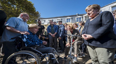 Merkel'den sel bölgesine 30 milyar Euro