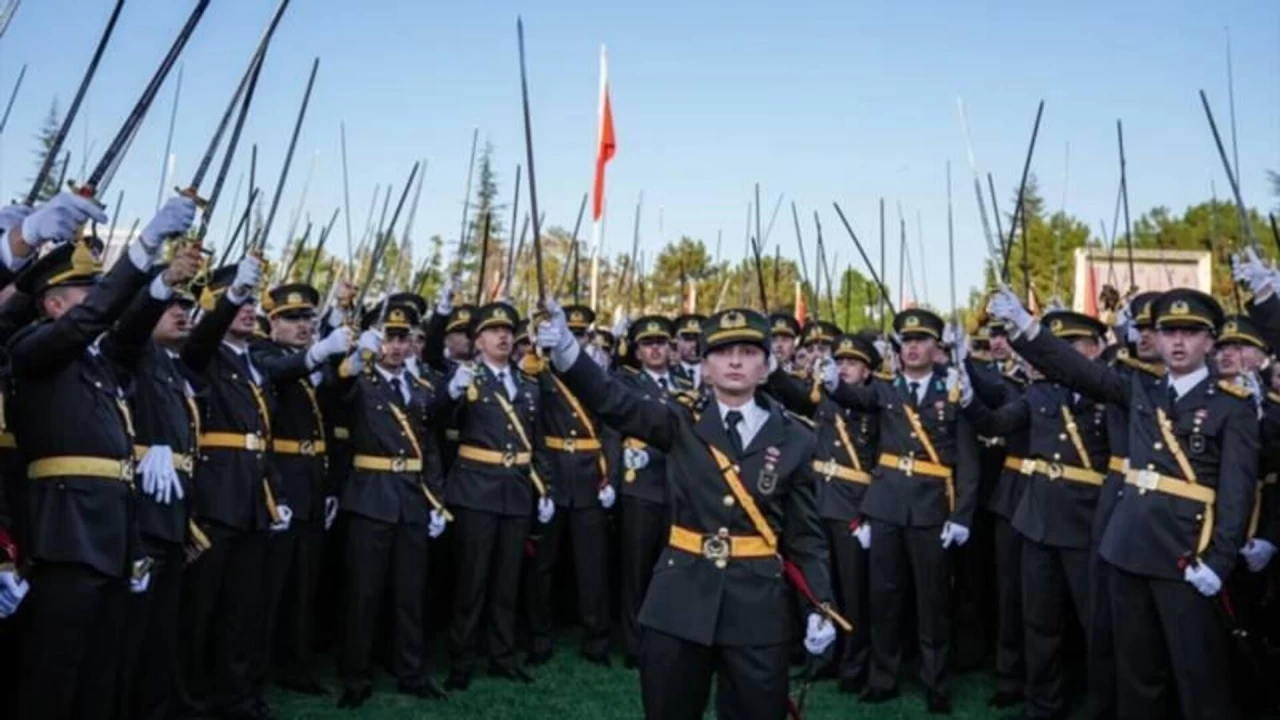 'Mesele kılıç değil Atatürk sevgisi'