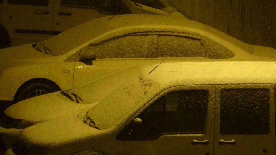 Meteoroloji uyarmıştı, Yüksekova beyaza büründü