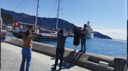 Milyarlık yatı gören fotoğraf çektirdi