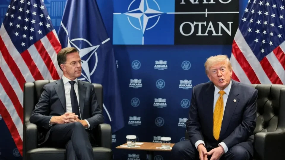 NATO Zirvesi kapsam�nda bulundu�u Ankara'da a��klama yapan ABD Ba�kan� Trump, "�ran'la ate�kes benim i�in bitti, onlarla anla�mak vakit kayb�" dedi