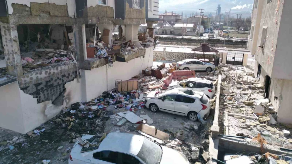 Ni�de'deki patlaman�n boyutu g�n a�ar�nca ortaya ��kt�