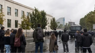 ��renci protestolar� Arnavutluk'a s��rad�: 23 g�zalt�