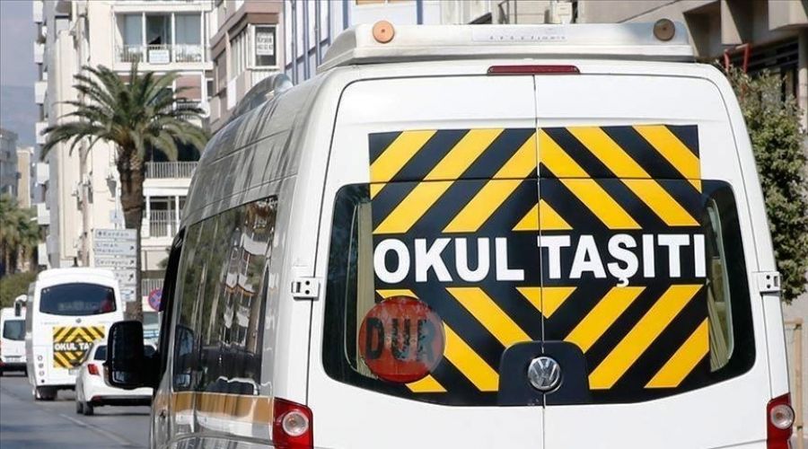 Okul servisiyle 2 otomobil arpt: 1 l, 8 yaral