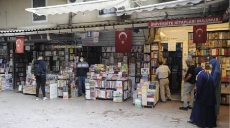 Okullar açıldı, tarihi Sahaflar Çarşısı hareketlendi