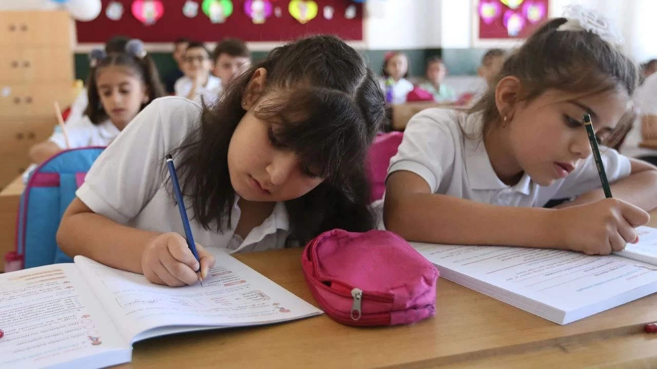 Okullarda ara tatil sonras ilk ders zili yarn alacak