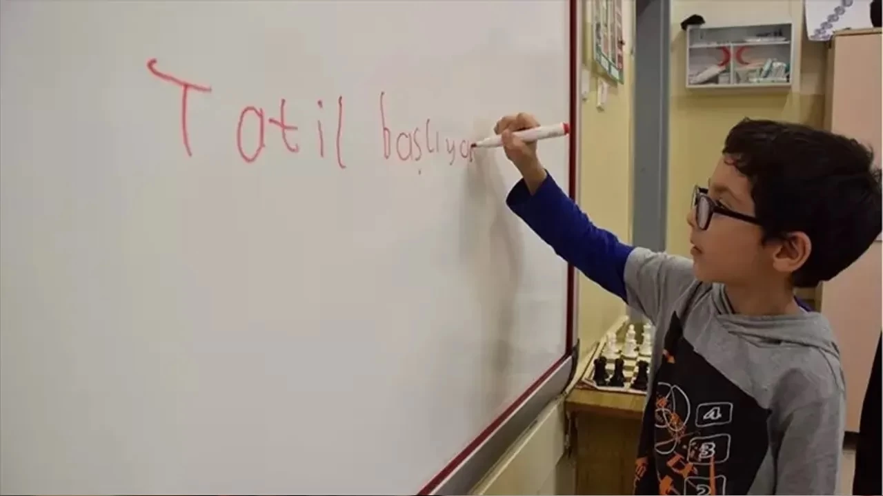 Okullarda ilk ara tatil için son ders zili bugün