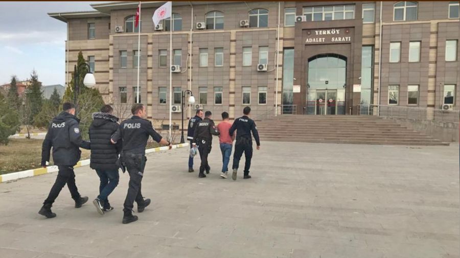 Oto fareleri, 300 saatlik kayd�n incelenmesi ile yakaland�