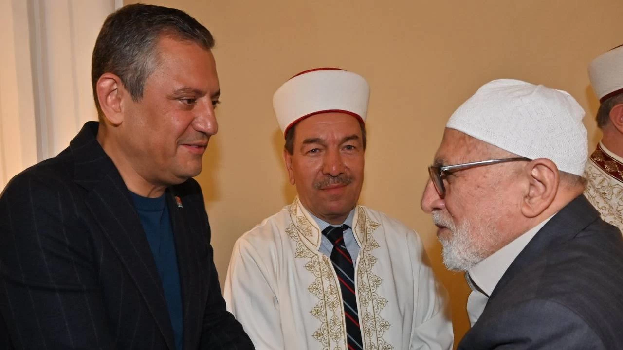 �zg�r �zel, Filistin ziyaretini erteledi