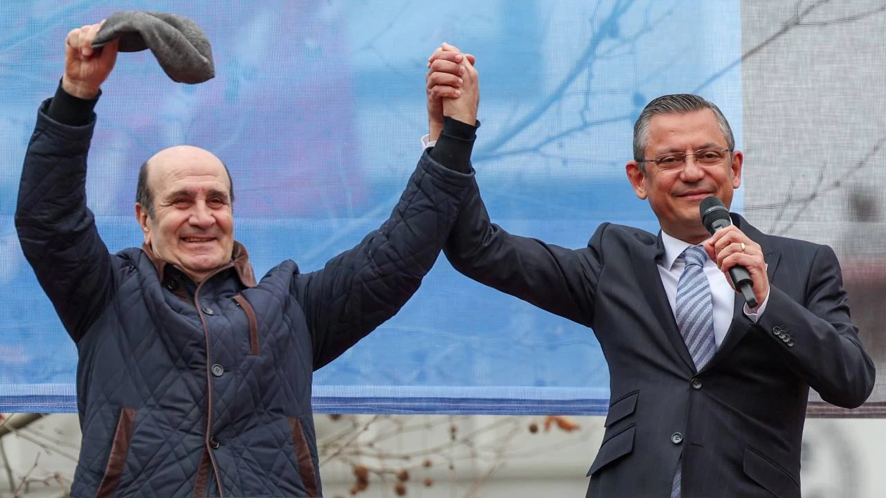 Özgür Özel Trabzon'da konuştu: Aramızda kalsın kimseye söylemeyin, anketlerde öndeyiz