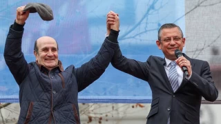 Özgür Özel Trabzon'da konuştu: Aramızda kalsın kimseye söylemeyin, anketlerde öndeyiz