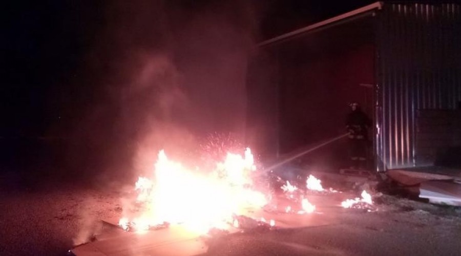 Parasını alamayınca işyerini kundakladı