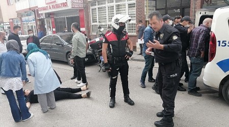 Park kavgasında polisin parmağını kırdılar