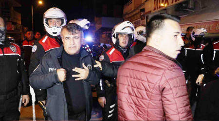 Polis kadına şiddeti önlerken bıçaklandı