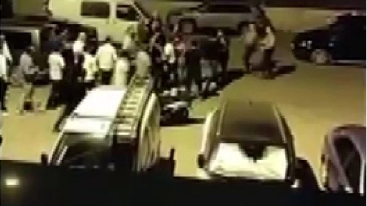 Polise kfr etti, tekme ve tokatla saldrd, serbest kald