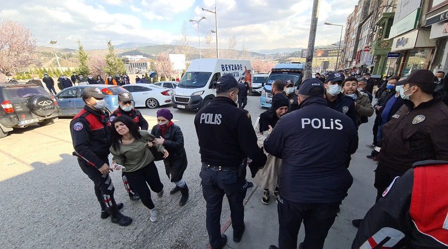 Polisle tartmaya girince olanlar oldu