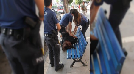 Polisler kelepçe takıp zor durdurdu