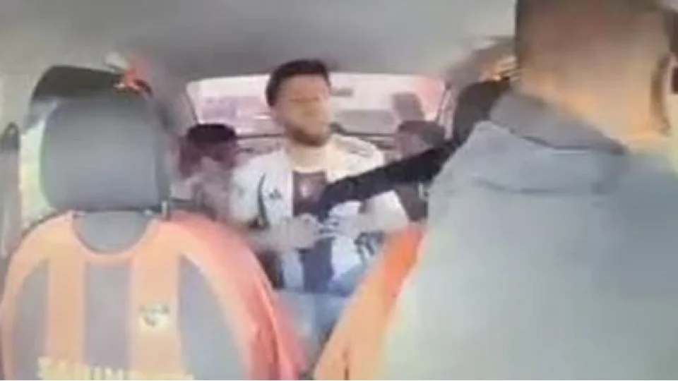 Rehin al�nan taksicinin cesur m�dahalesi kamerada 