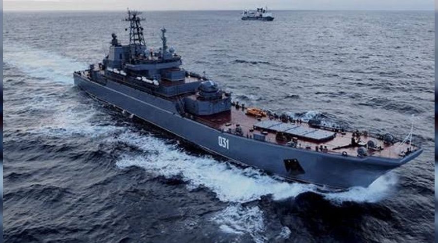 Rus savaş gemisi Çanakkale Boğazı'ndan geçti