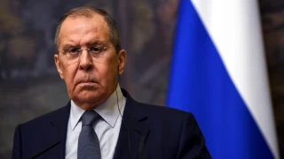 Rusya Dışişleri Bakanı Lavrov, Ukrayna'daki herhangi bir Fransız askeri eğitmenin Rusya için "meşru hedef" olacağını söyledi