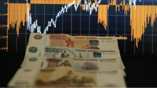 Rusya'nın federal bütçe açığı, bu yılın ocak-haziran döneminde 5,73 trilyon rubleye (yaklaşık 75,4 milyar dolar) çıktı