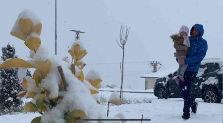 Sarıkamış'ta kar yağışı şehri beyaza bürüdü