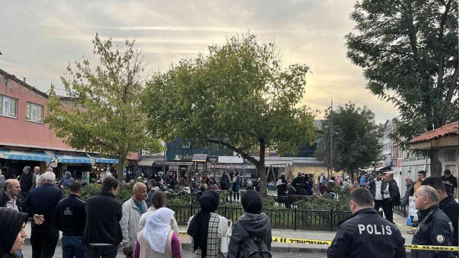 Şehrin göbeğinde baba ve oğlu bıçaklandı