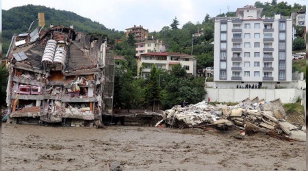 Selde yklan bir binann mteahhidine gzalt karar