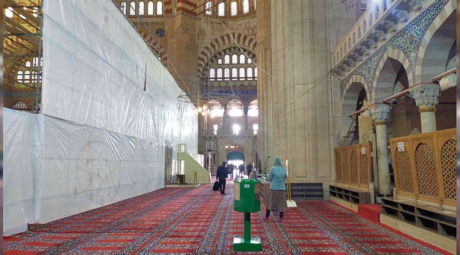 Selimiye Camii'nde geçici ibadet alanı oluşturuldu