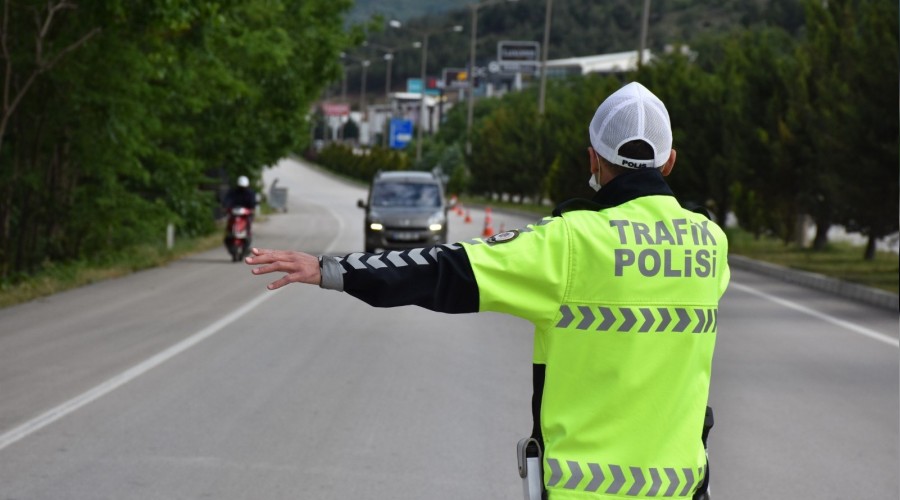 Seyahat belgesinin de sahtesini yapt�lar  