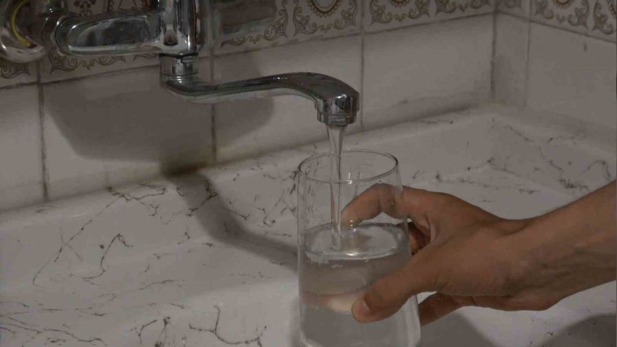 S�cak havalarda su t�ketimine dikkat: Kilo al�nmas�na sebep olabiliyor