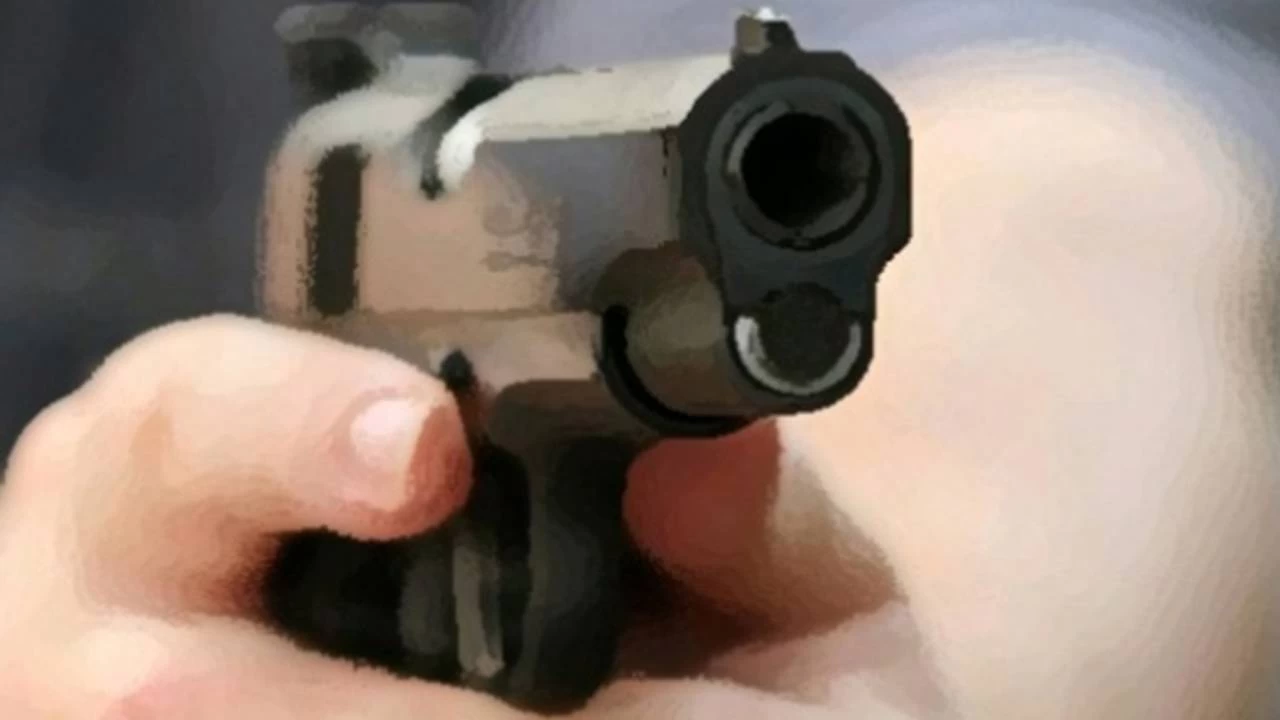 Silahla oynarken arkada��n� kafas�ndan vurdu