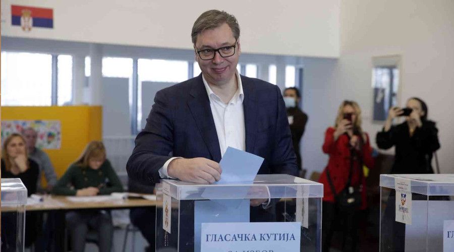 Sırbistan'da halk sandık başında