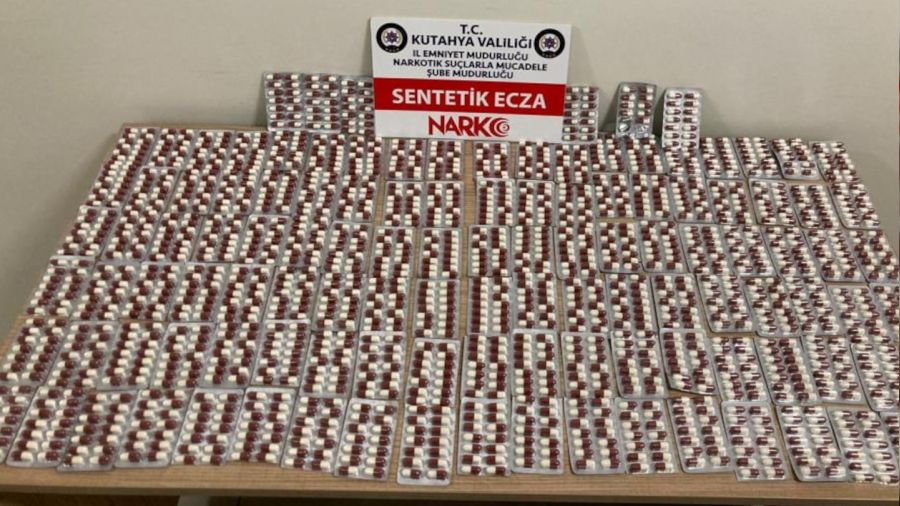 Sırt çantasında bin 647 adet sentetik ecza ele geçirildi