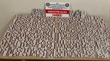 Sırt çantasında bin 647 adet sentetik ecza ele geçirildi