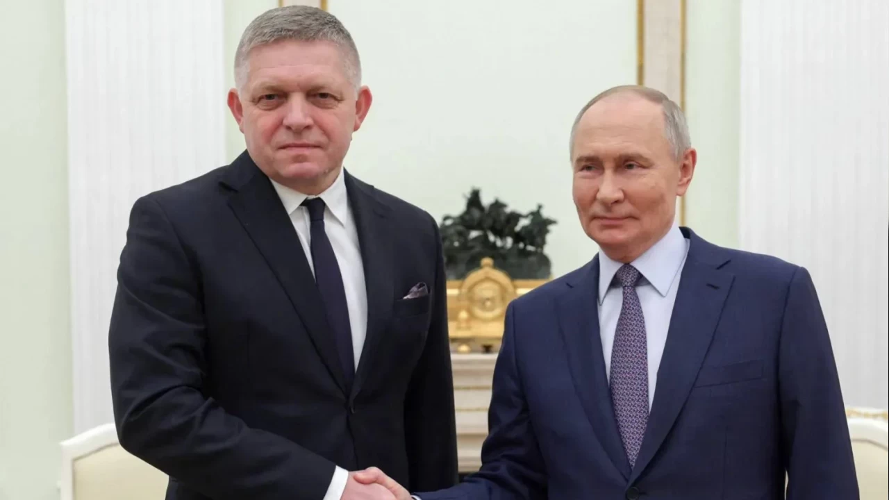 Slovakya Ba�bakan�, Zelenskiy'e tepki olarak Putin'le g�r��t�